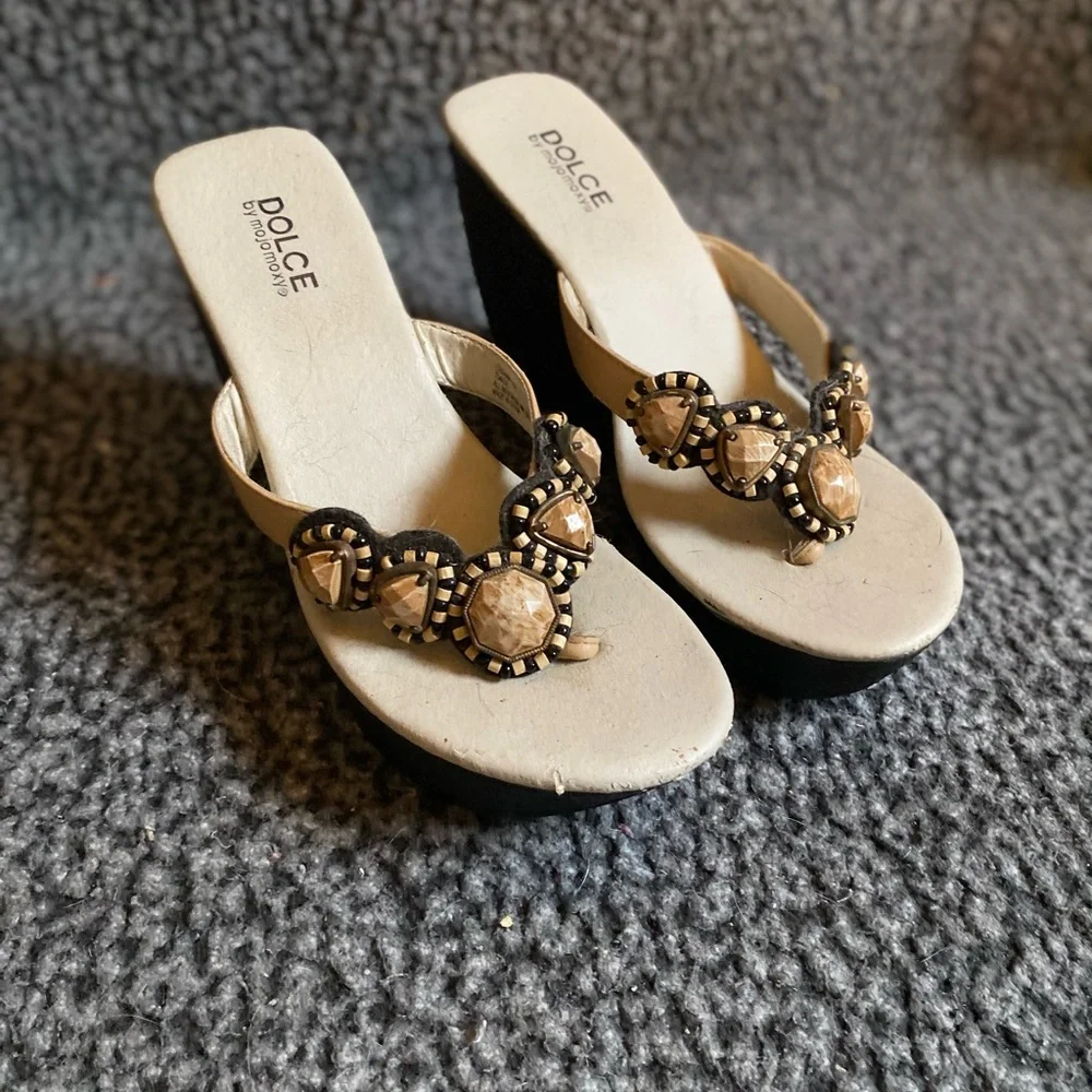 Dolce Vita Women's Black and Cream Embellished Sandals - Picture 9 of 10